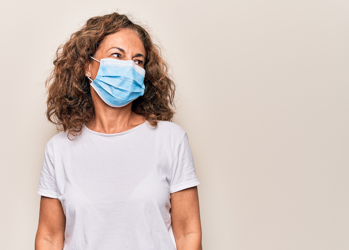 Woman wearing a face mask